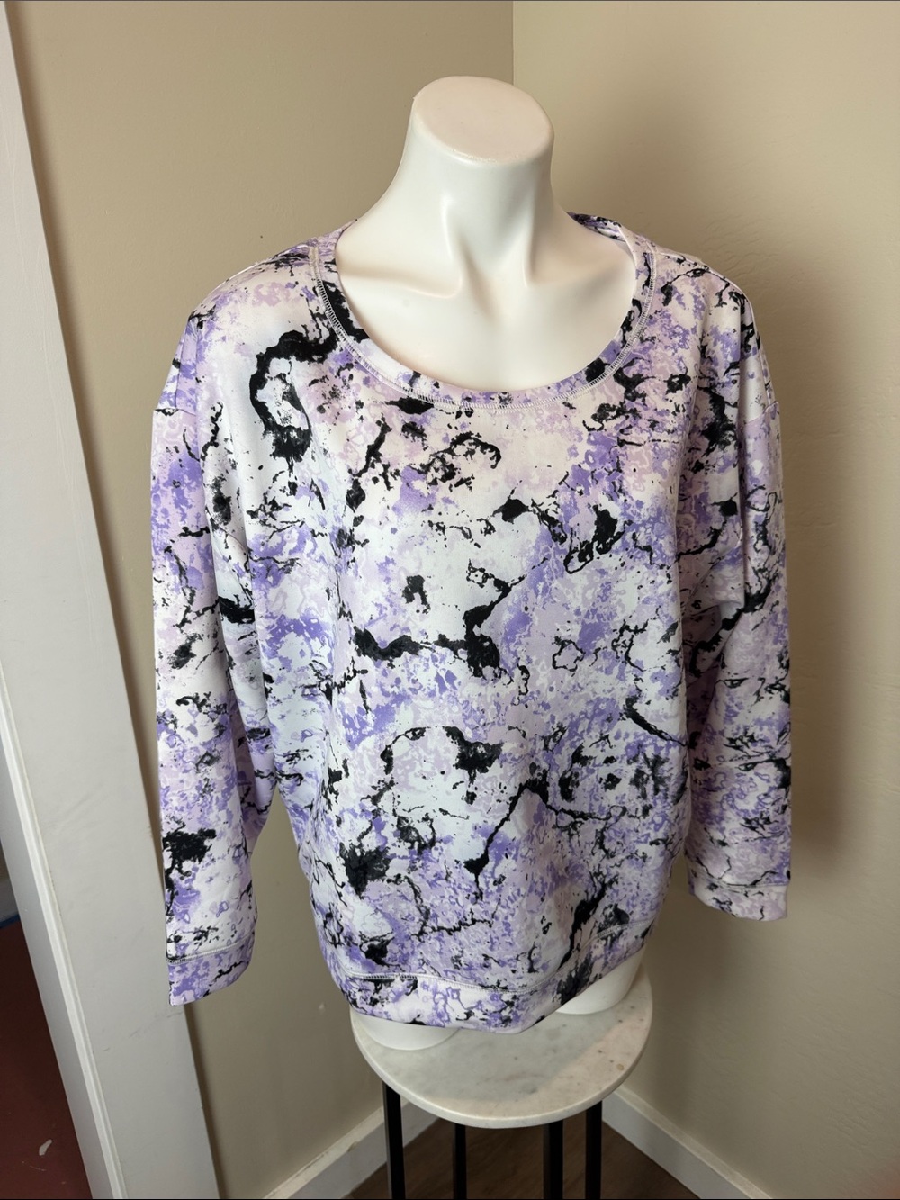 Women's Lavender Marble Print Scoop Neck Top